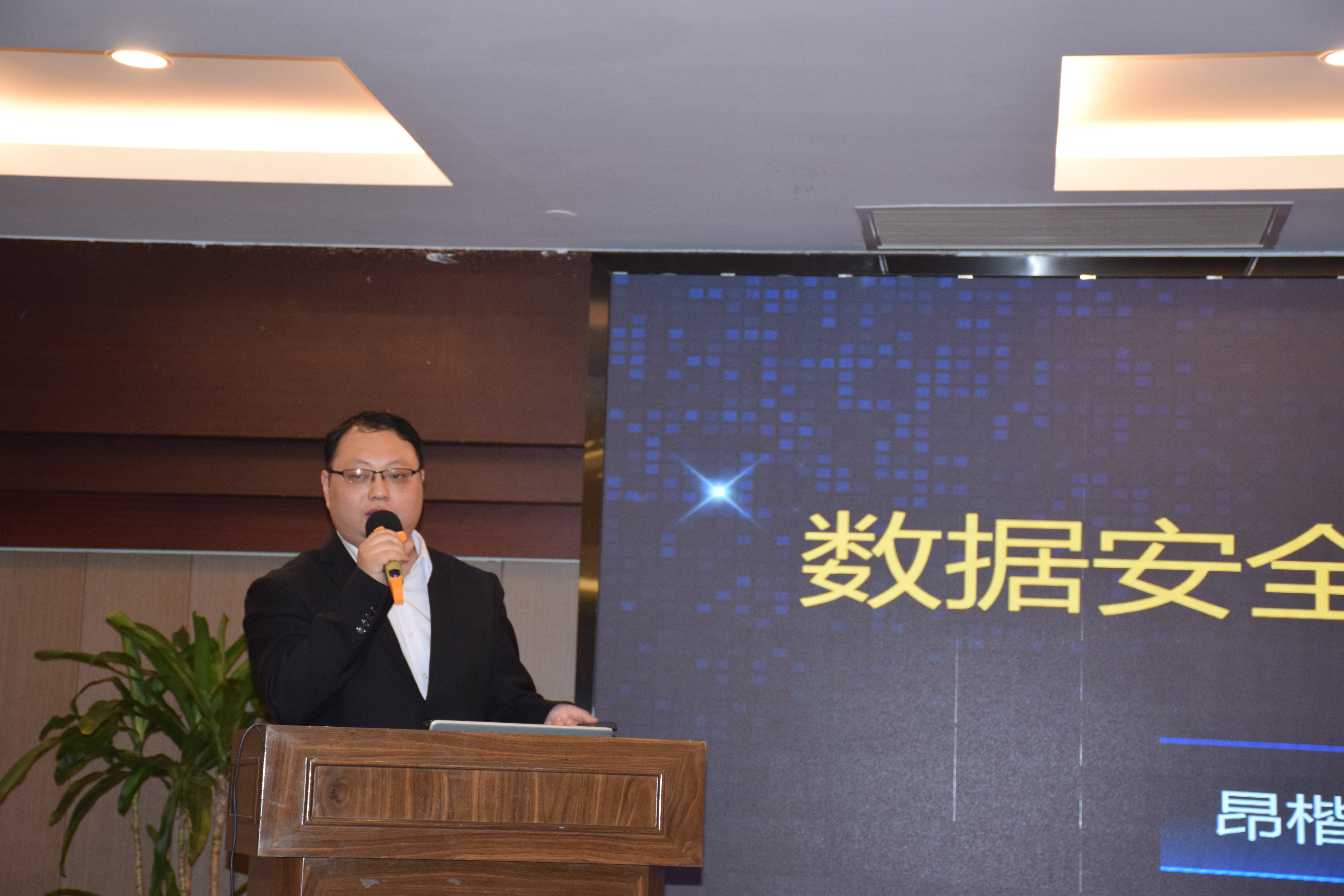 2c899513111b9609502553a553fb4b2f.jpg 2c899513111b9609502553a553fb4b2f.jpg